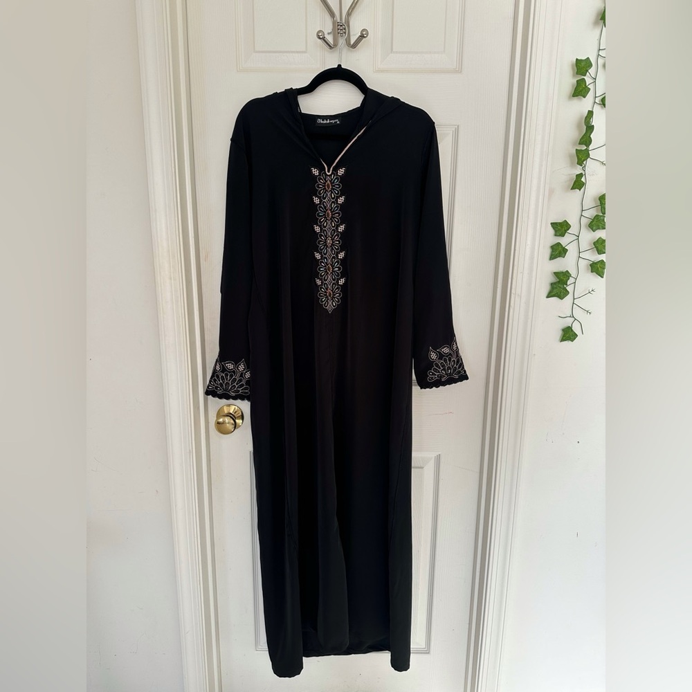 Women’s traditional black long embroidered moroccan dress